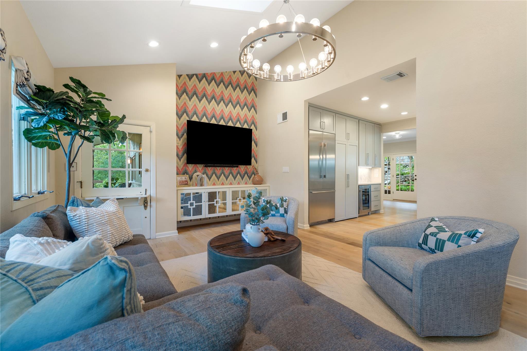 806 Rock Creek Dr, West Lake Hills, TX 78746