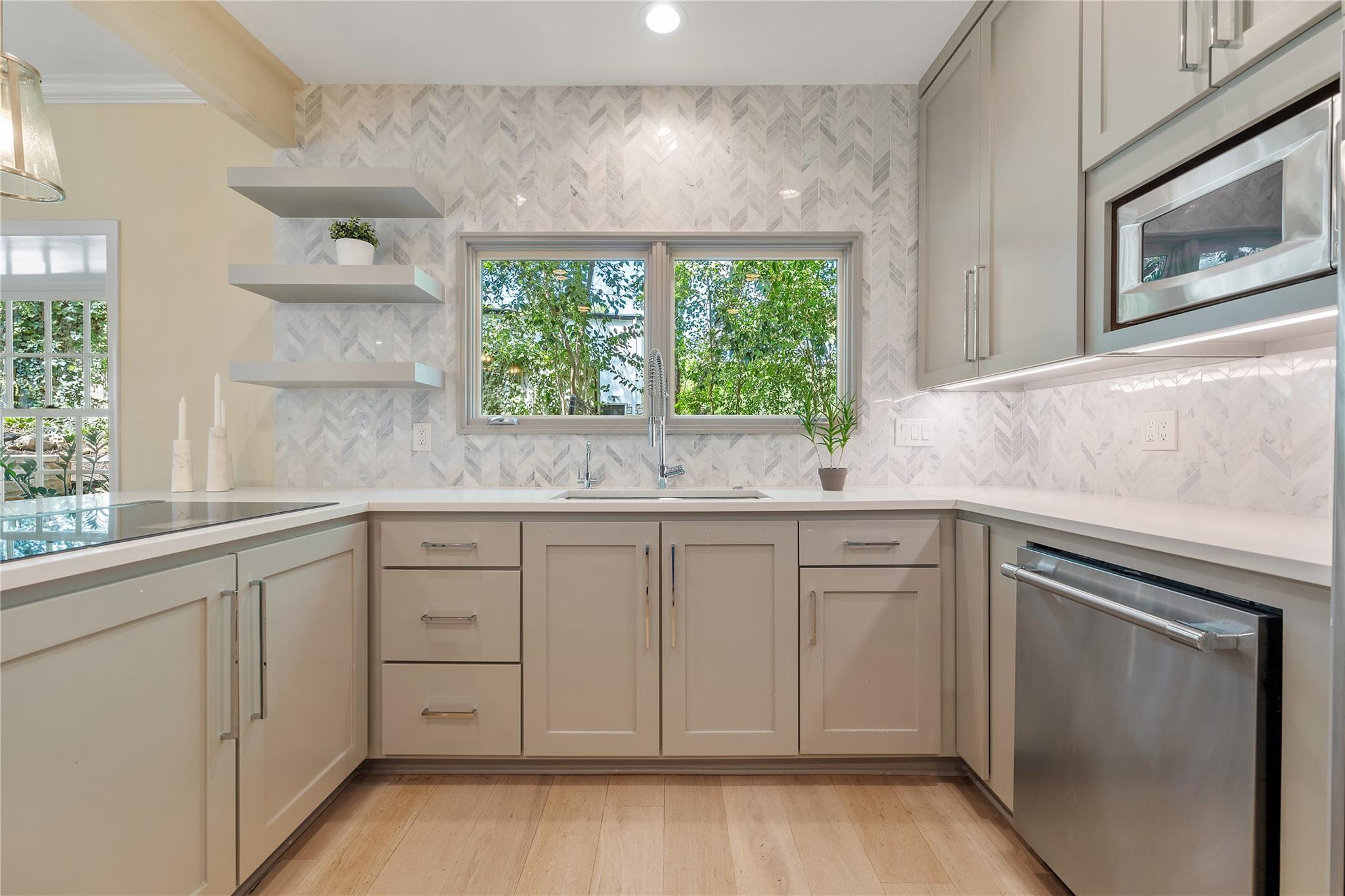 806 Rock Creek Dr, West Lake Hills, TX 78746