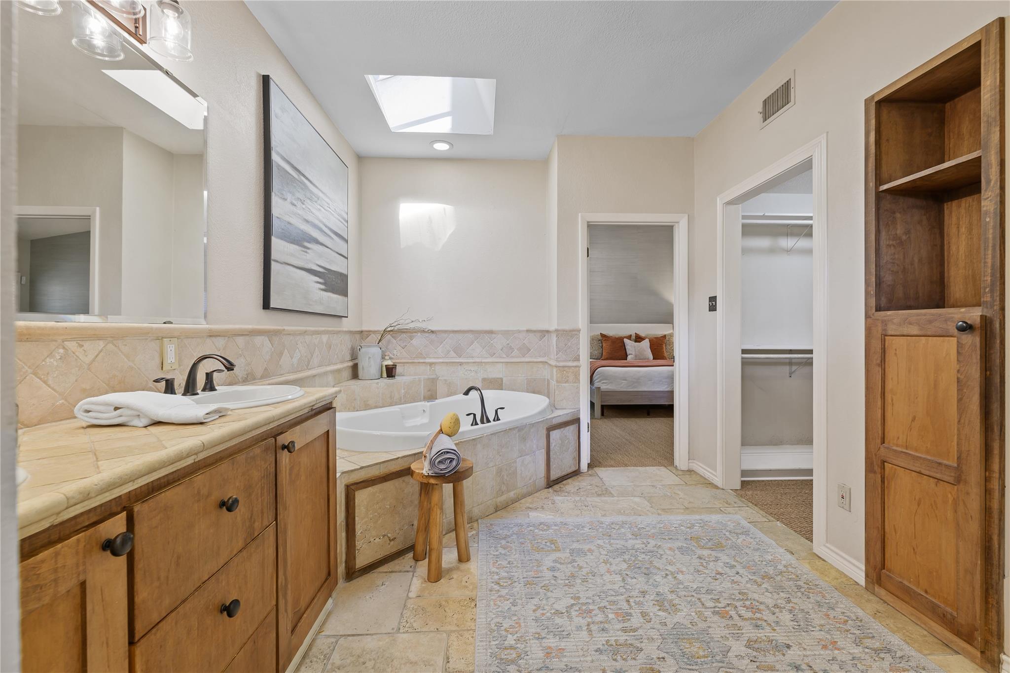 806 Rock Creek Dr, West Lake Hills, TX 78746