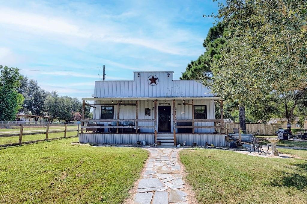 5160 Avenue B, Sheridan, TX 77475