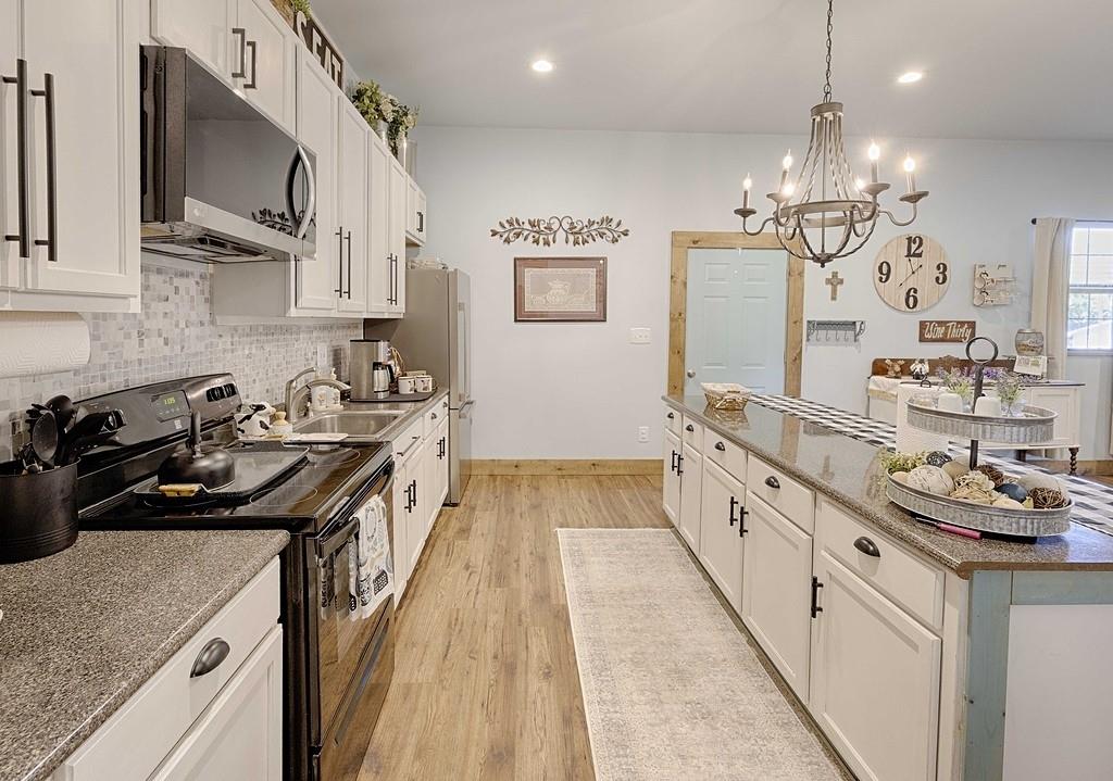 5160 Avenue B, Sheridan, TX 77475