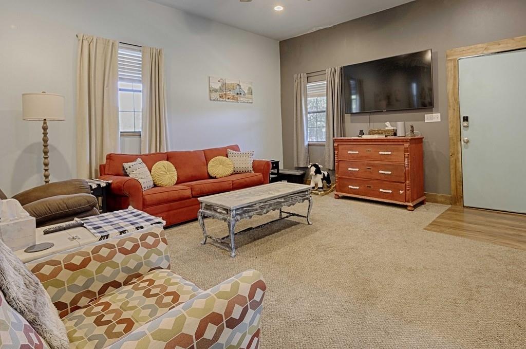 5160 Avenue B, Sheridan, TX 77475