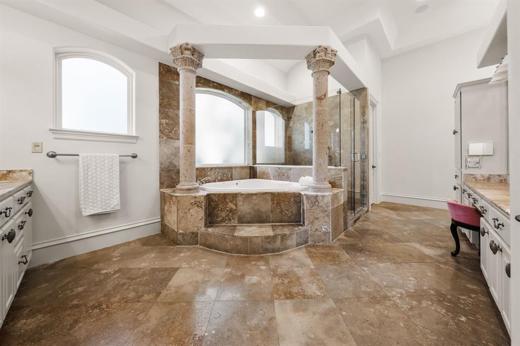 401 Brooks Hollow Rd, Lakeway, TX 78734