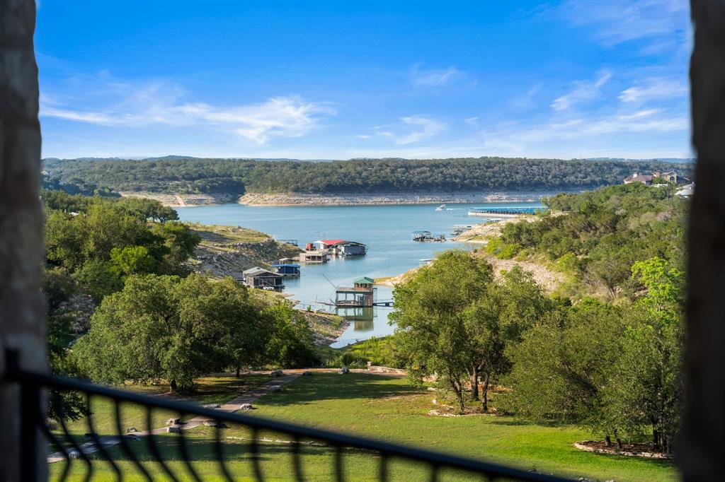 401 Brooks Hollow Rd, Lakeway, TX 78734