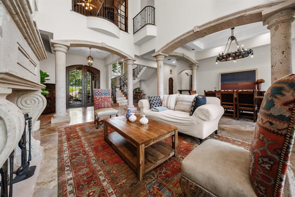 401 Brooks Hollow Rd, Lakeway, TX 78734