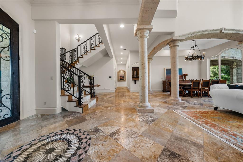 401 Brooks Hollow Rd, Lakeway, TX 78734