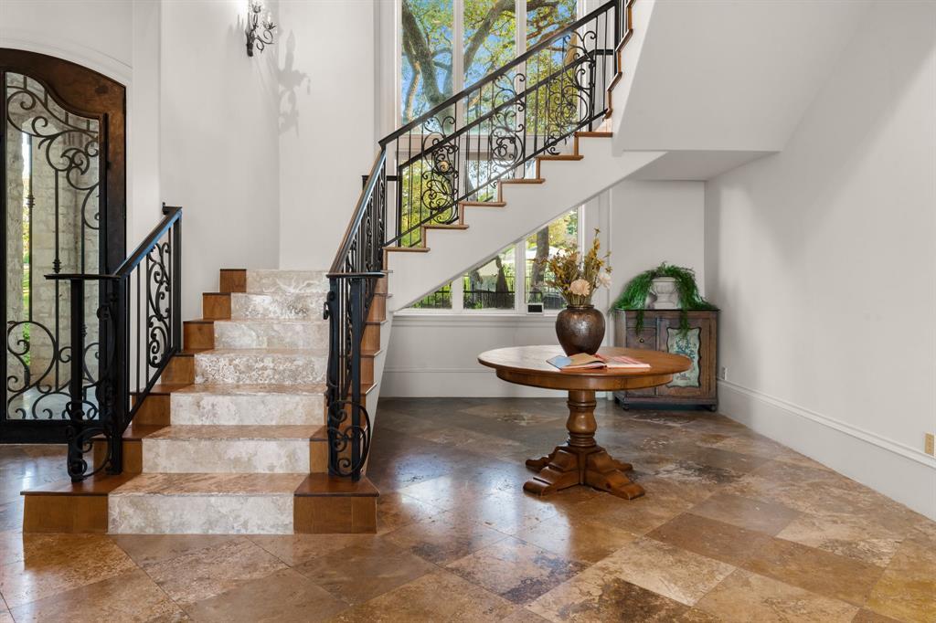 401 Brooks Hollow Rd, Lakeway, TX 78734