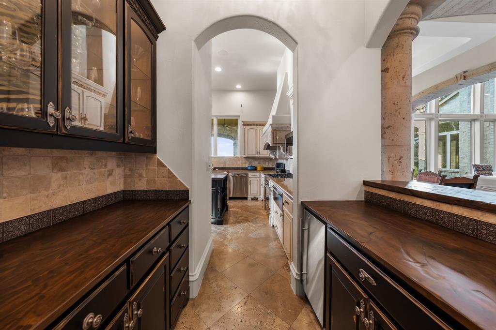 401 Brooks Hollow Rd, Lakeway, TX 78734