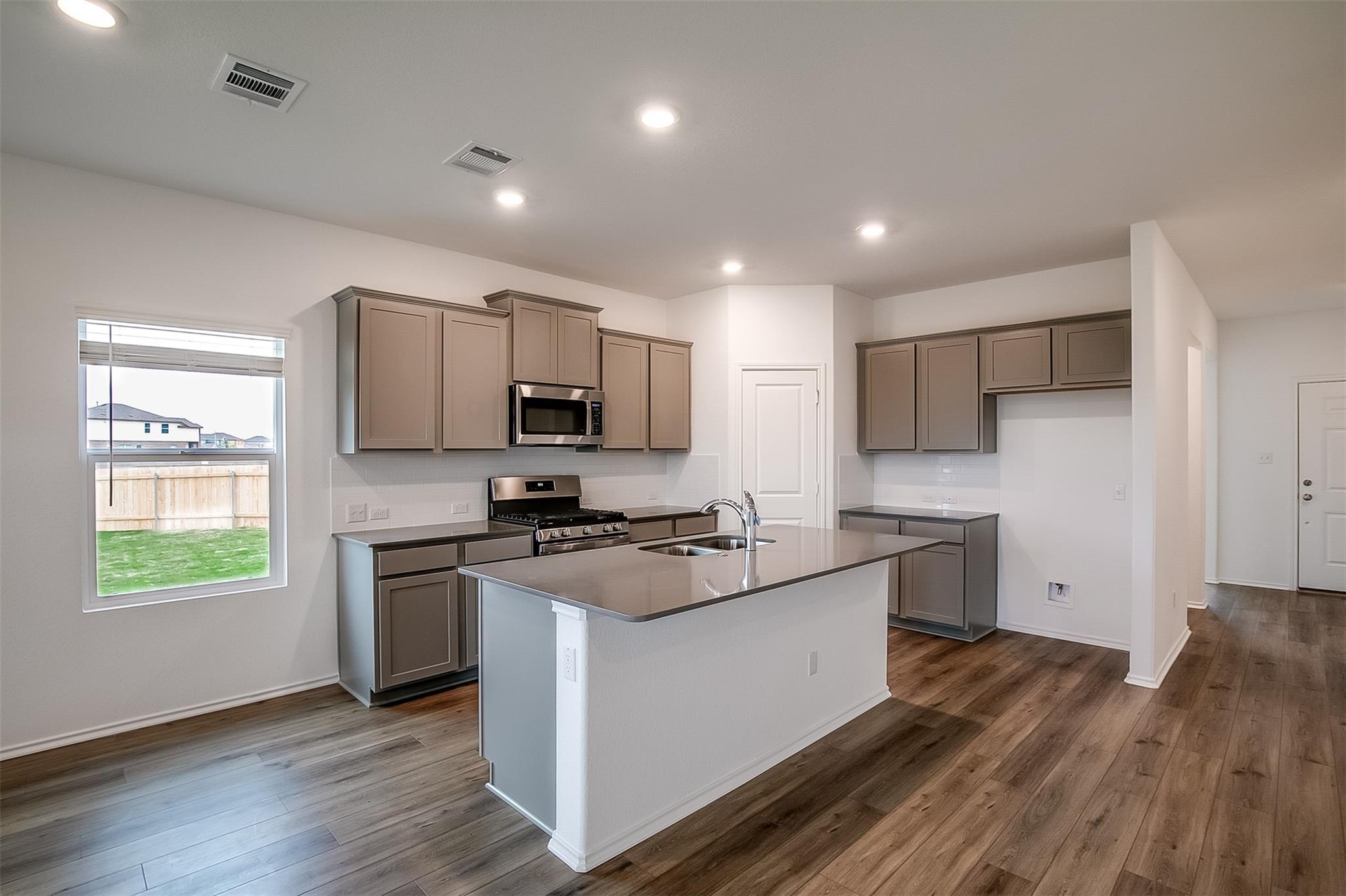 414 Sebring Cir, Hutto, TX 78634