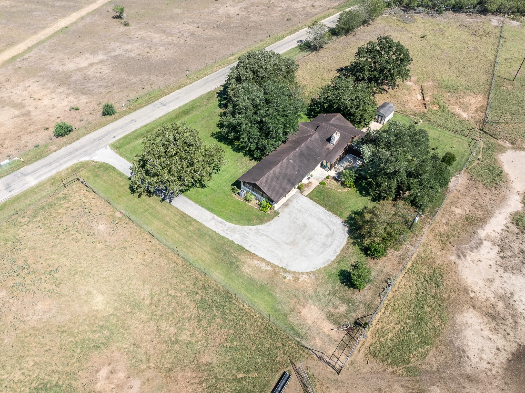 2405 County Road 239, Gonzales, TX 78629