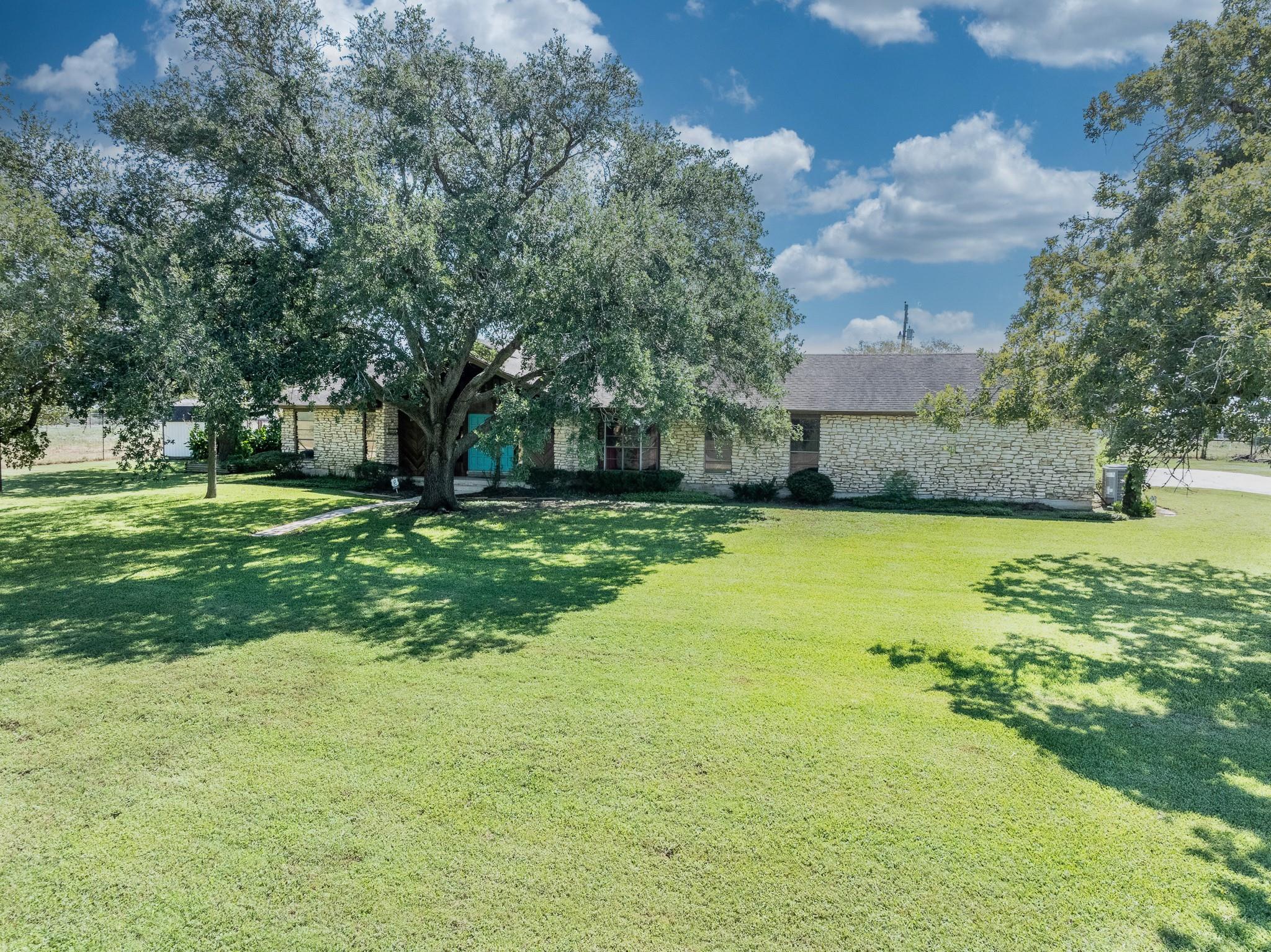 2405 County Road 239, Gonzales, TX 78629