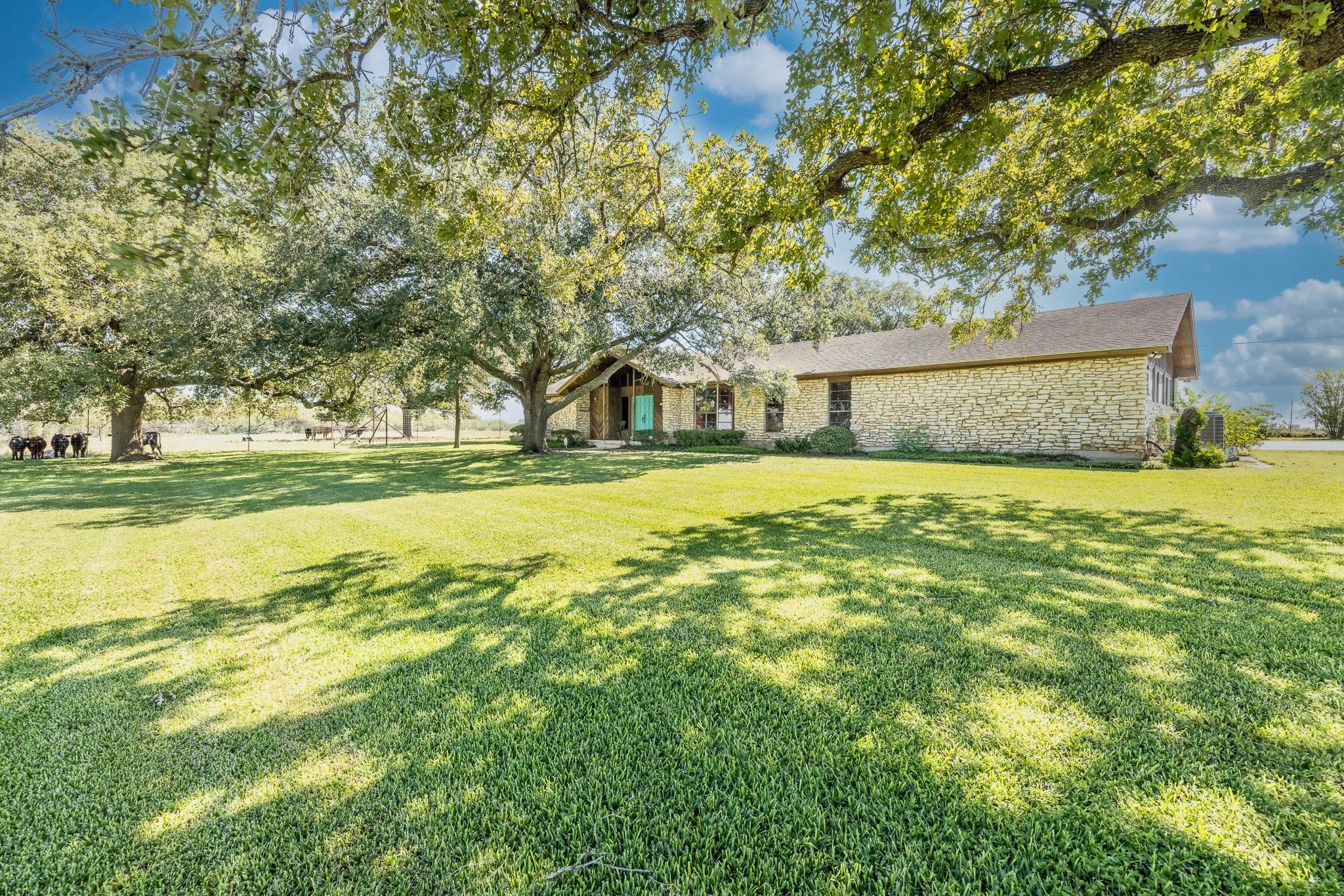 2405 County Road 239, Gonzales, TX 78629