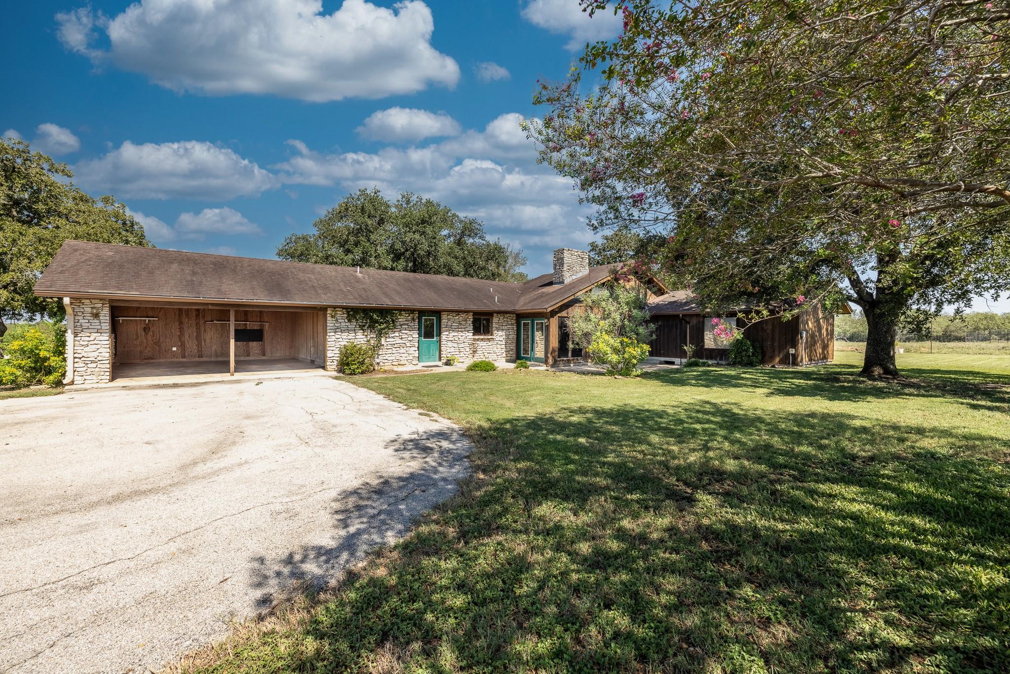 2405 County Road 239, Gonzales, TX 78629