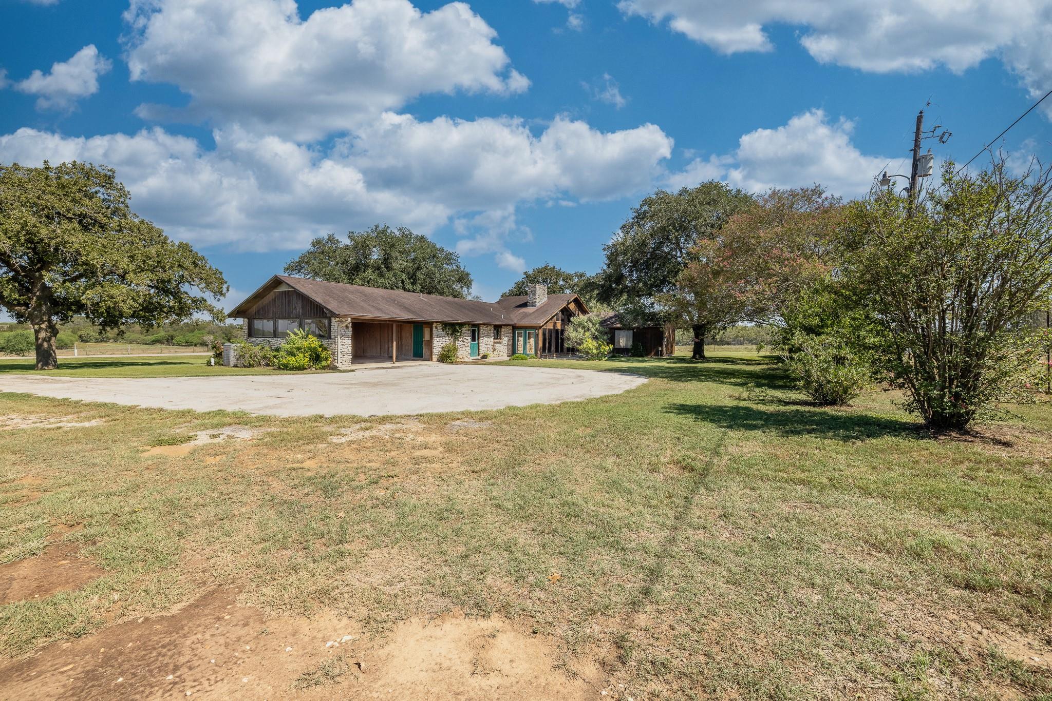 2405 County Road 239, Gonzales, TX 78629