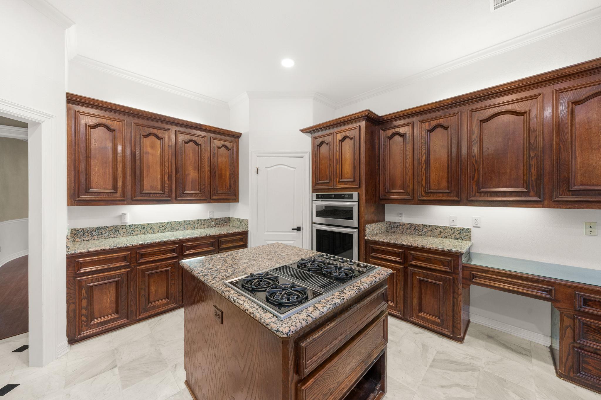 901 Westlake Dr, West Lake Hills, TX 78746