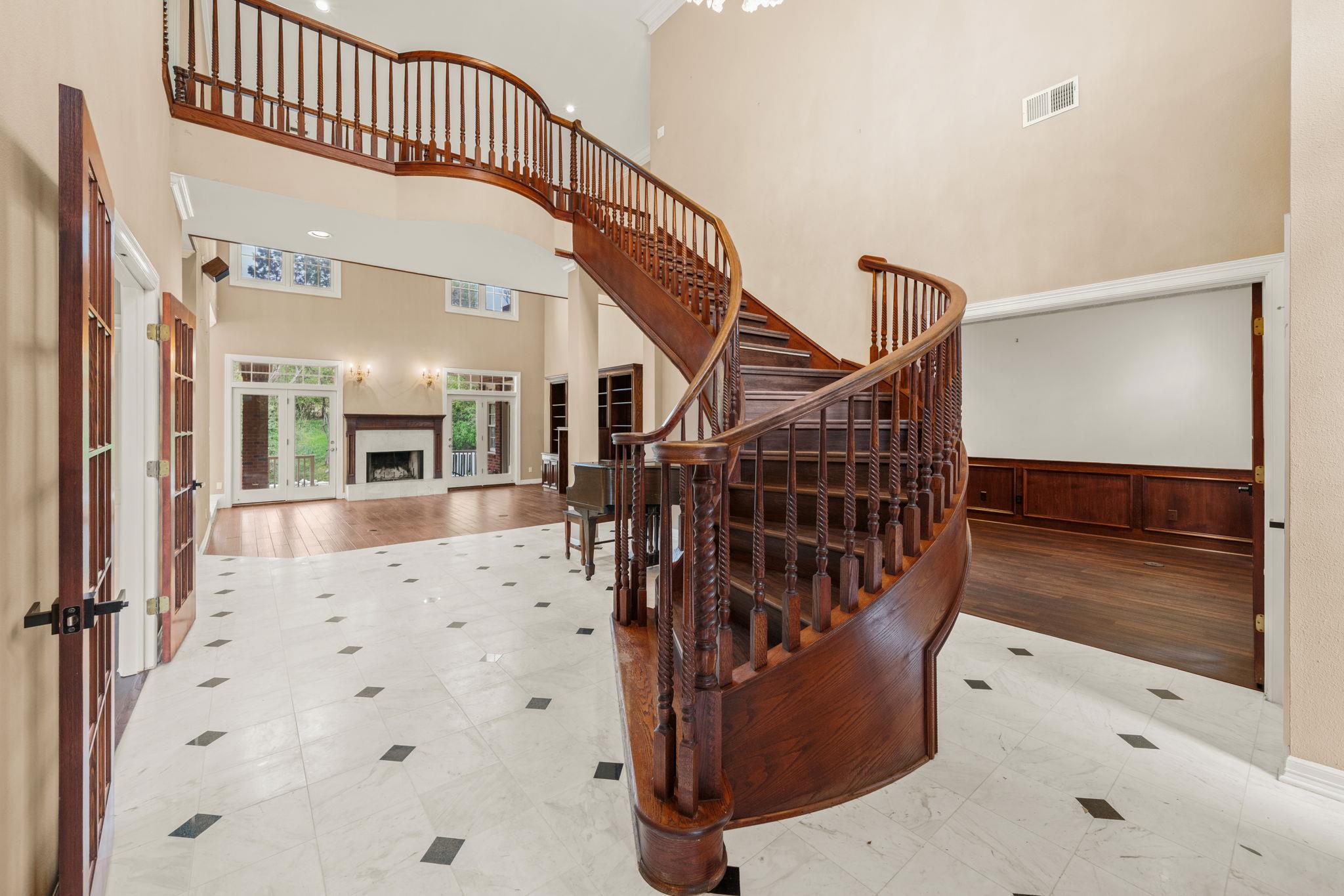 901 Westlake Dr, West Lake Hills, TX 78746