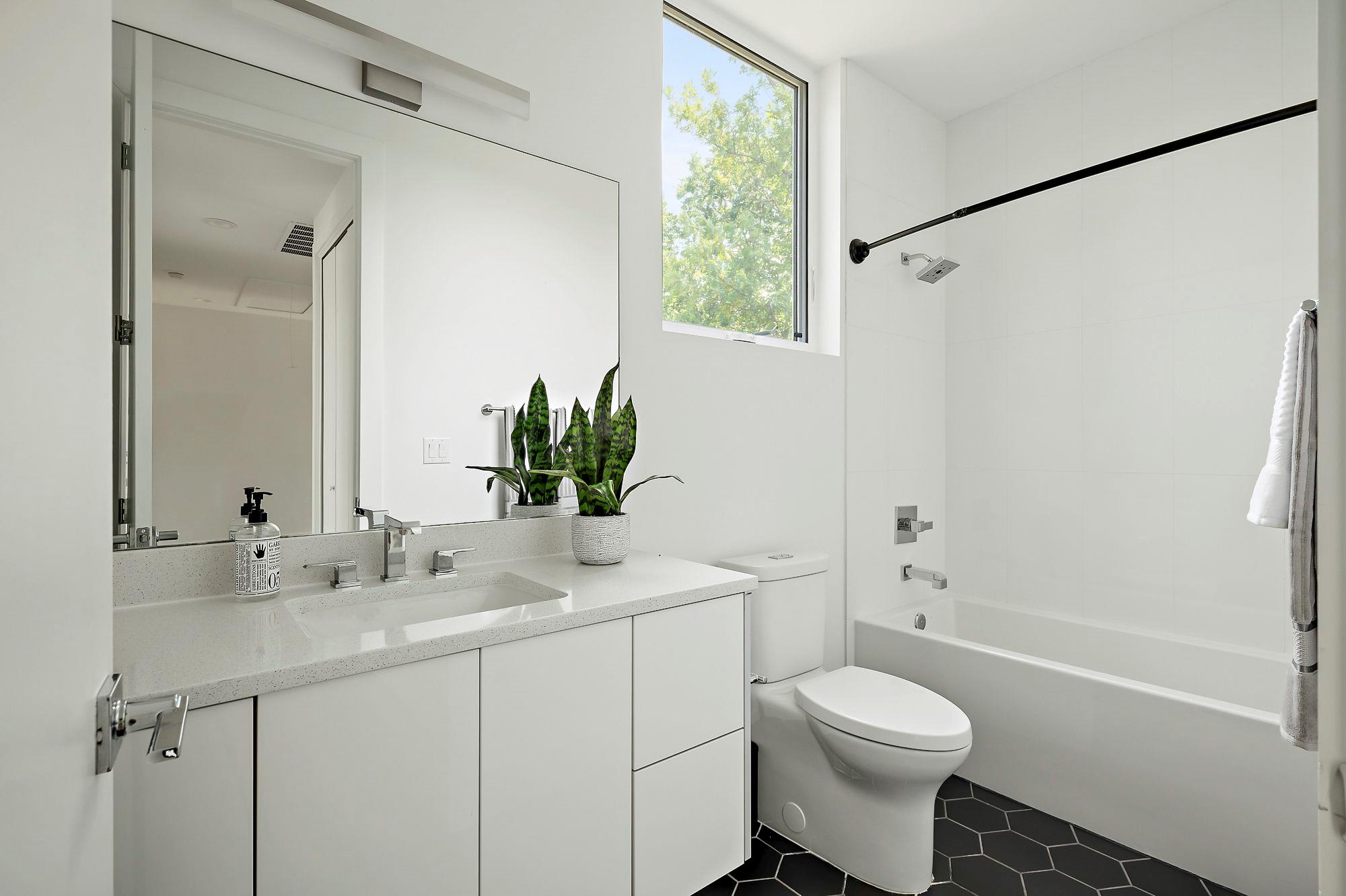 5507 Manor Rd # B, Austin, TX 78723