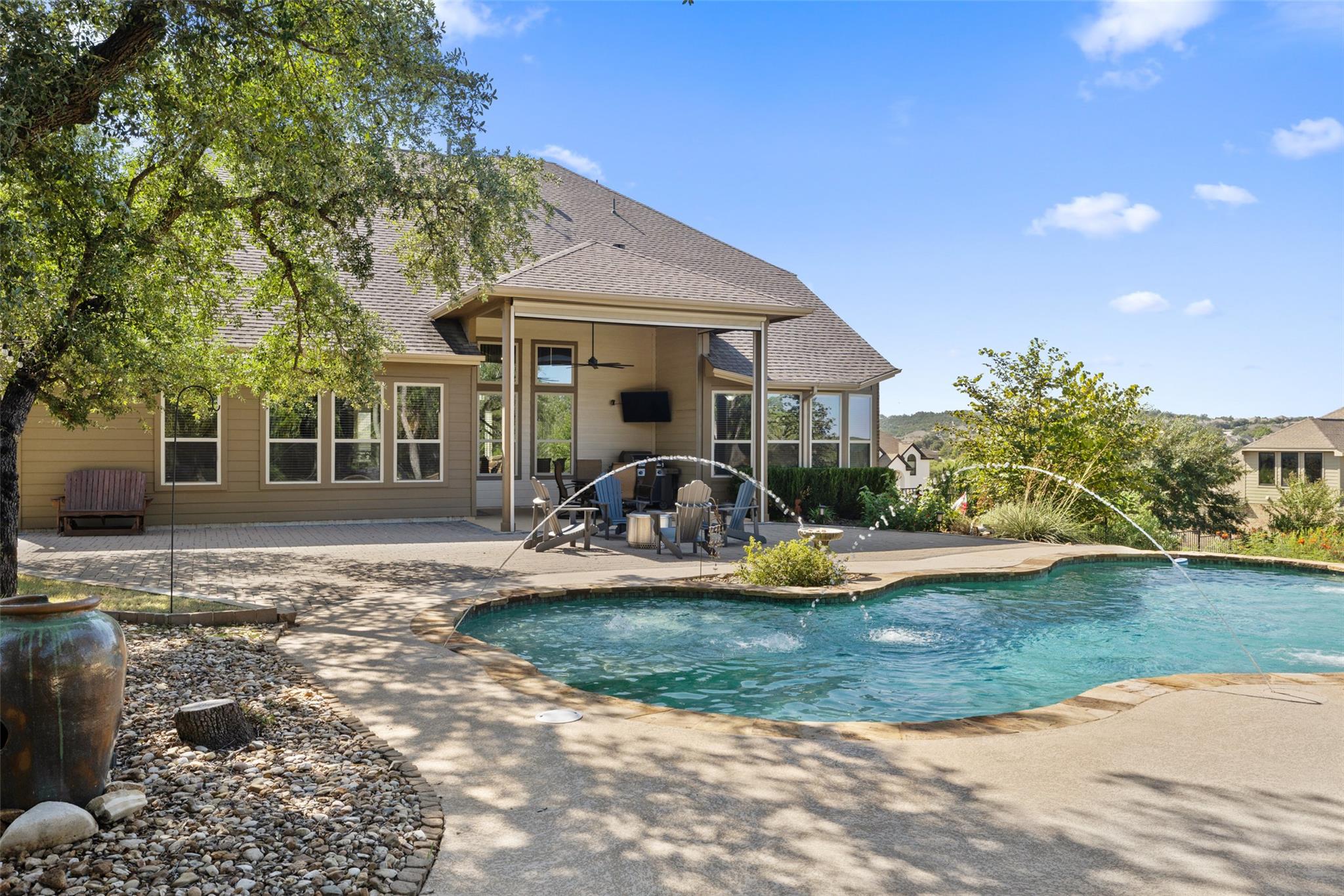 4512 Diamante Dr, Spicewood, TX 78669