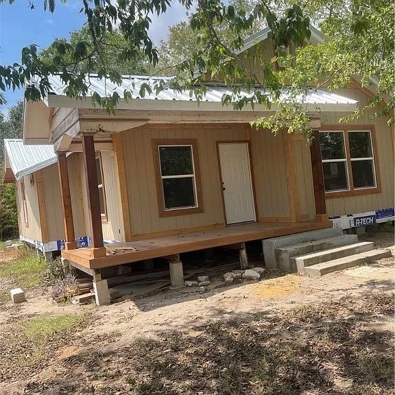 218 S Bright St, Gonzales, TX 78629