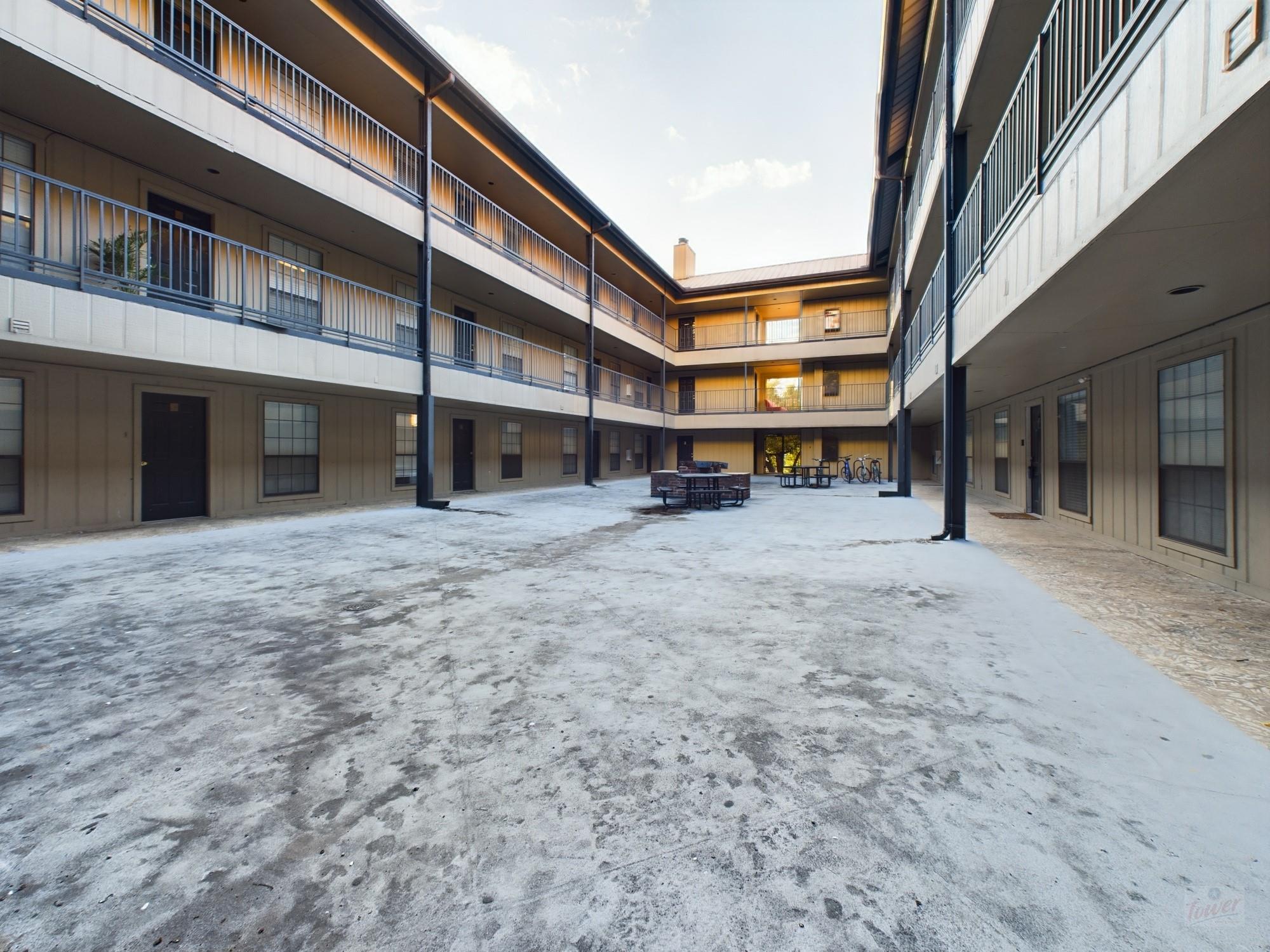 2401 Leon St # 303, Austin, TX 78705