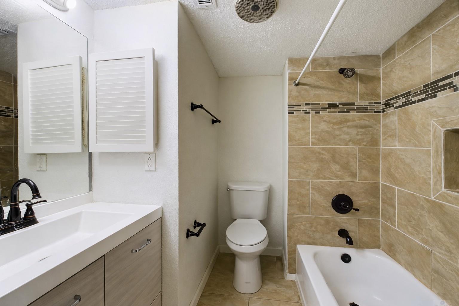 2401 Leon St # 303, Austin, TX 78705