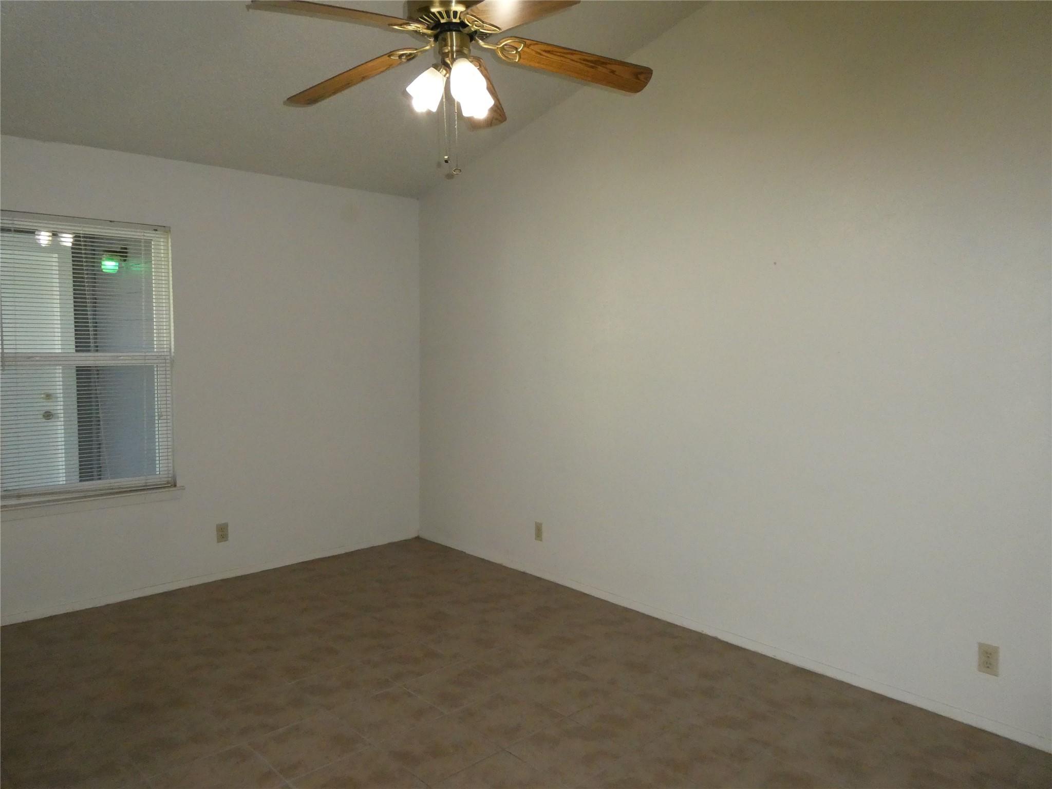 8705 Pineridge Dr # B, Austin, TX 78729