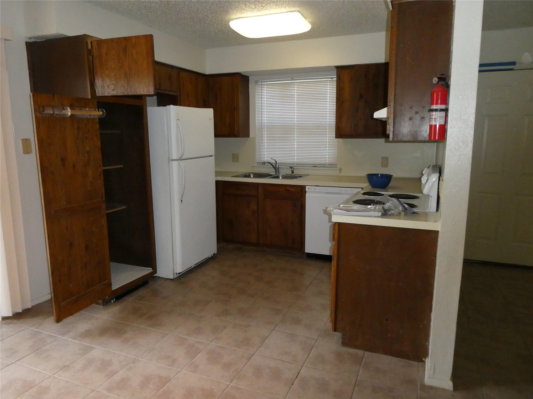 8705 Pineridge Dr # B, Austin, TX 78729