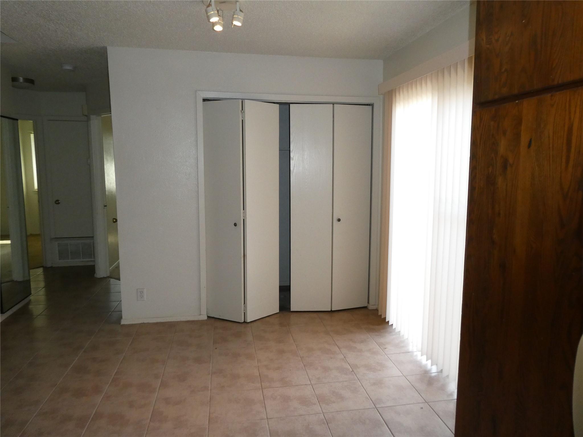 8705 Pineridge Dr # B, Austin, TX 78729