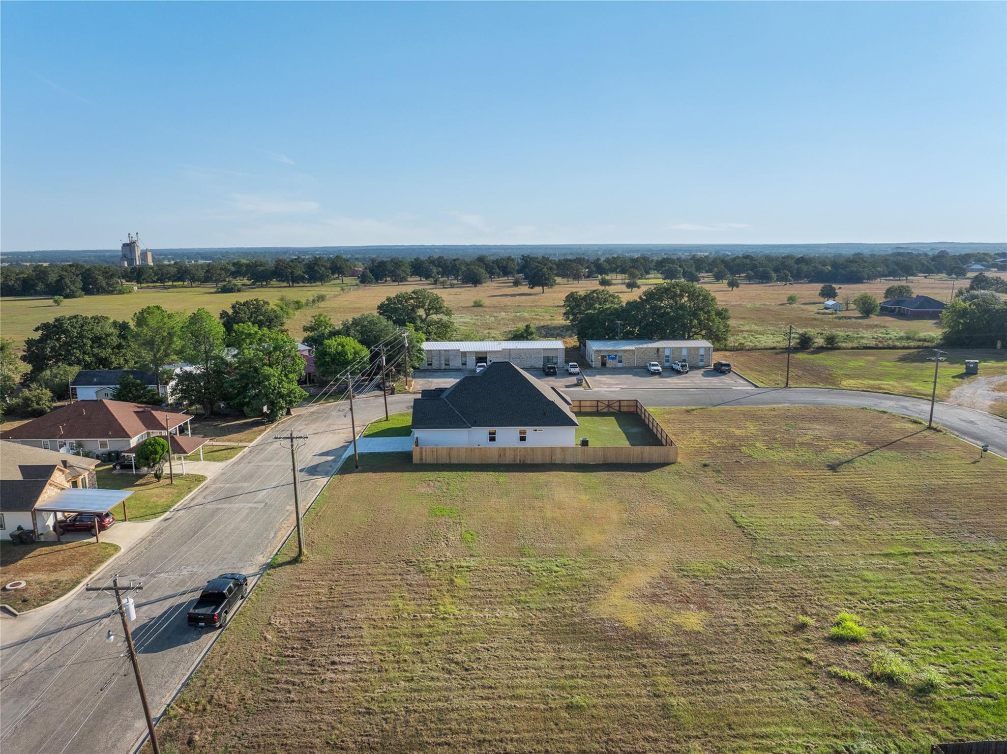340 Cactus St, Giddings, TX 78942