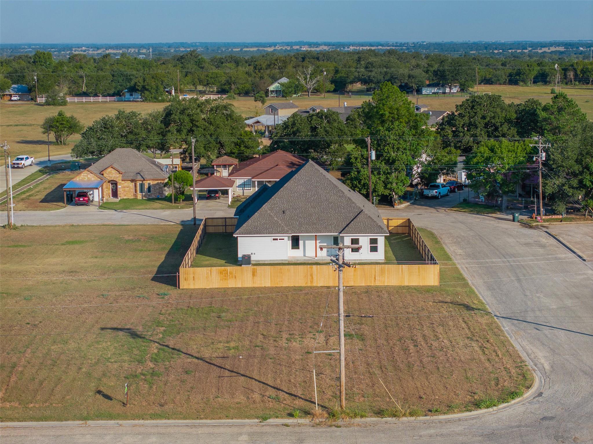 340 Cactus St, Giddings, TX 78942