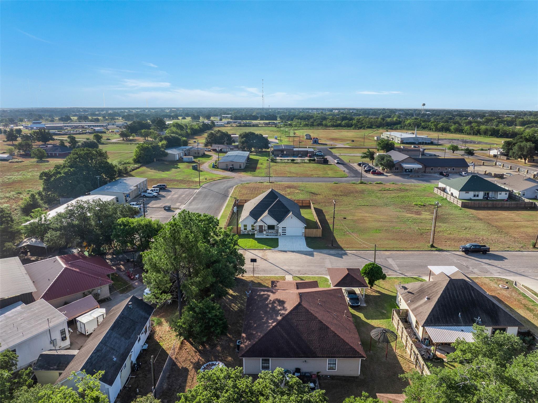 340 Cactus St, Giddings, TX 78942