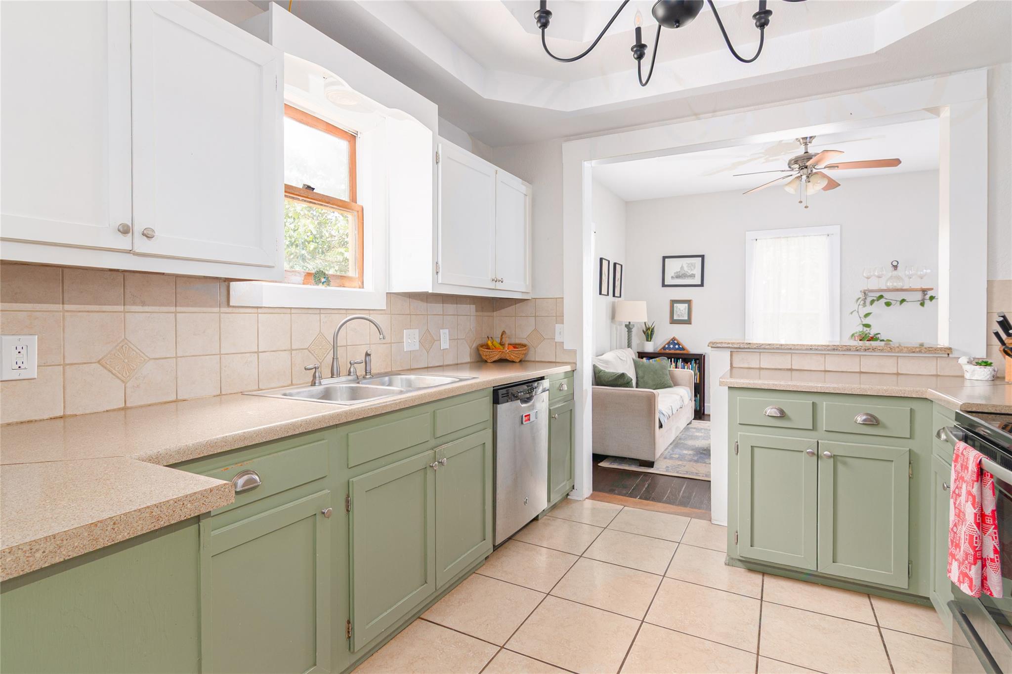 204 Prim Rose St, Blanco, TX 78606