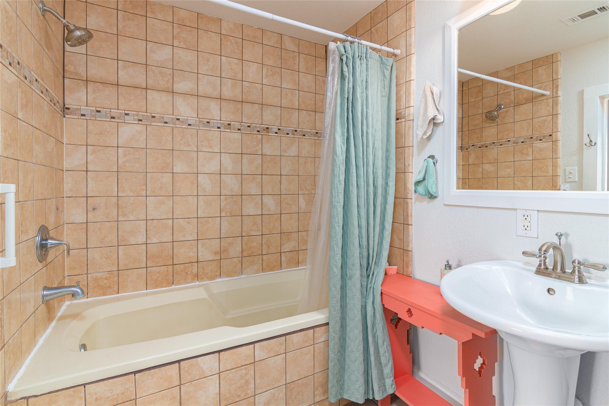 204 Prim Rose St, Blanco, TX 78606