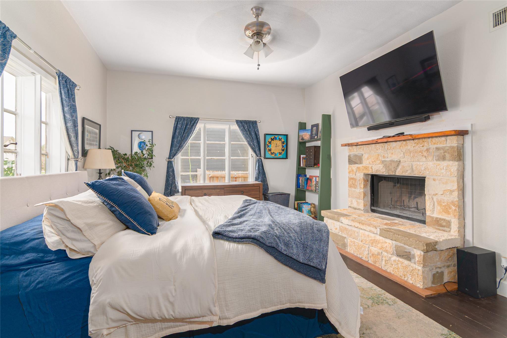 204 Prim Rose St, Blanco, TX 78606