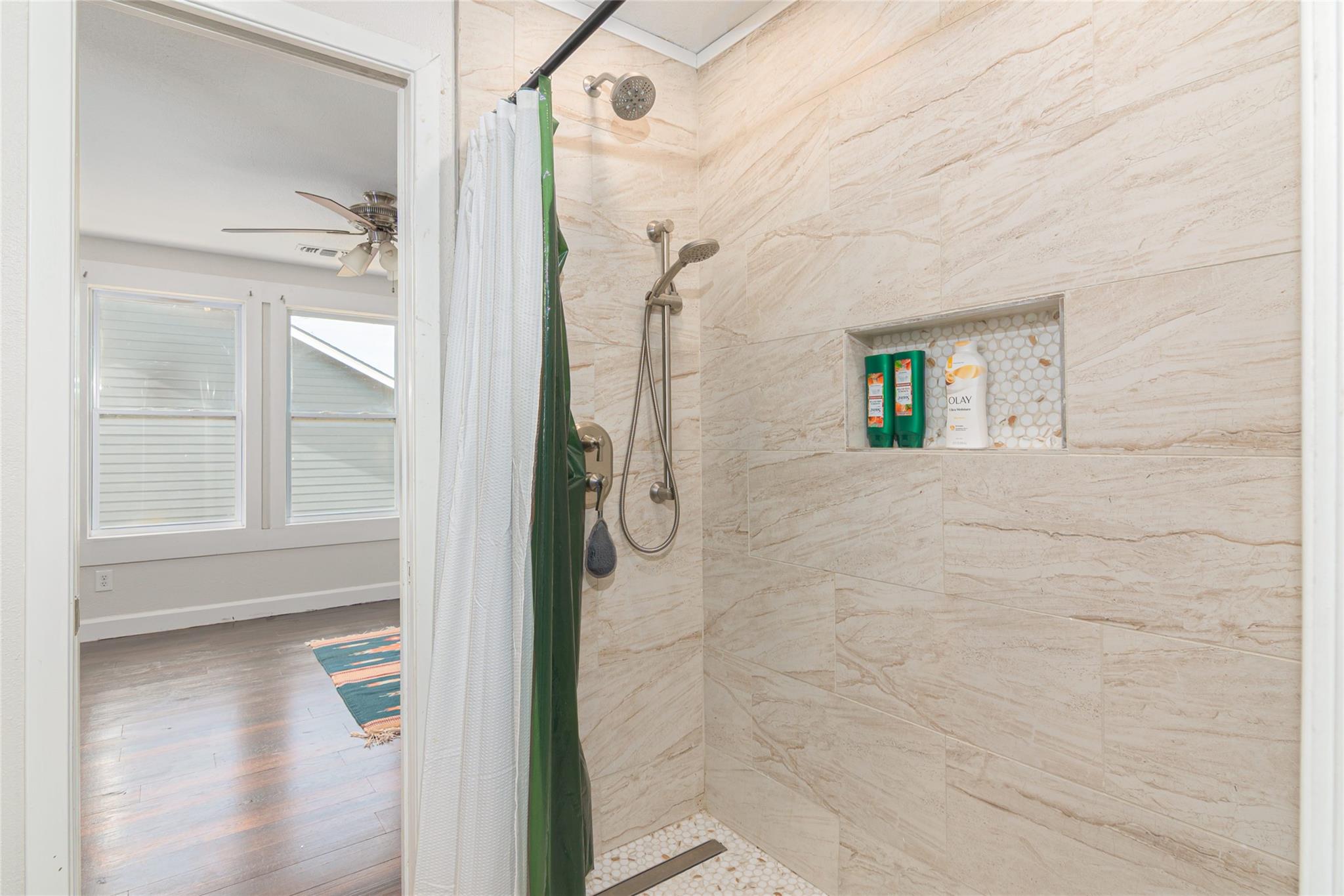 204 Prim Rose St, Blanco, TX 78606