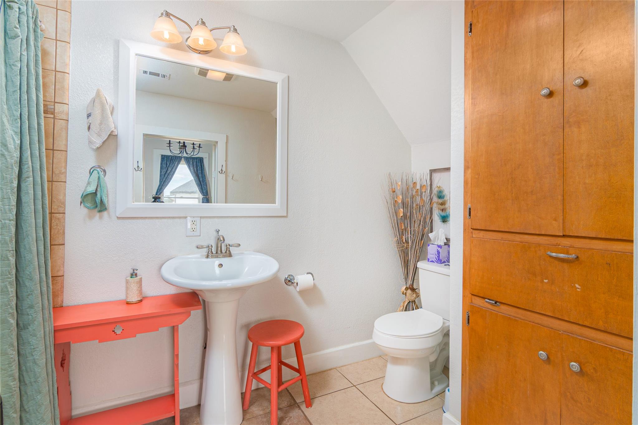 204 Prim Rose St, Blanco, TX 78606