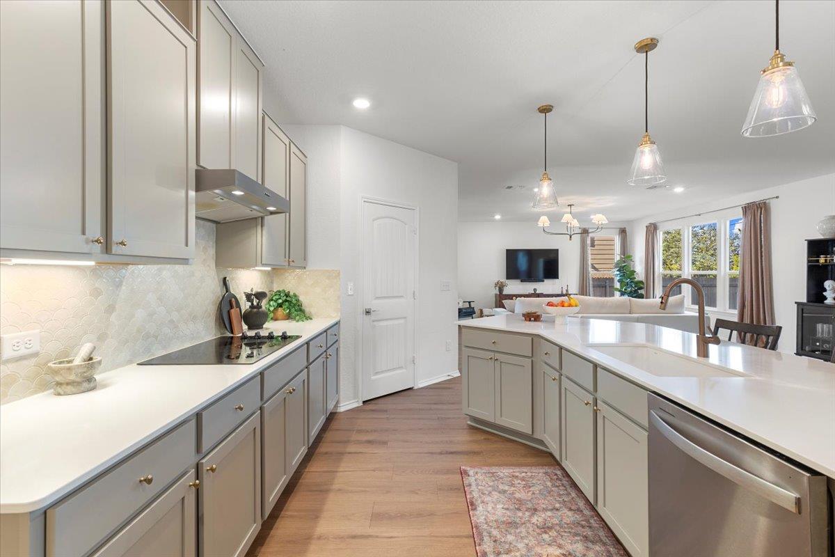 7010 Harvest Trail Dr, Austin, TX 78736