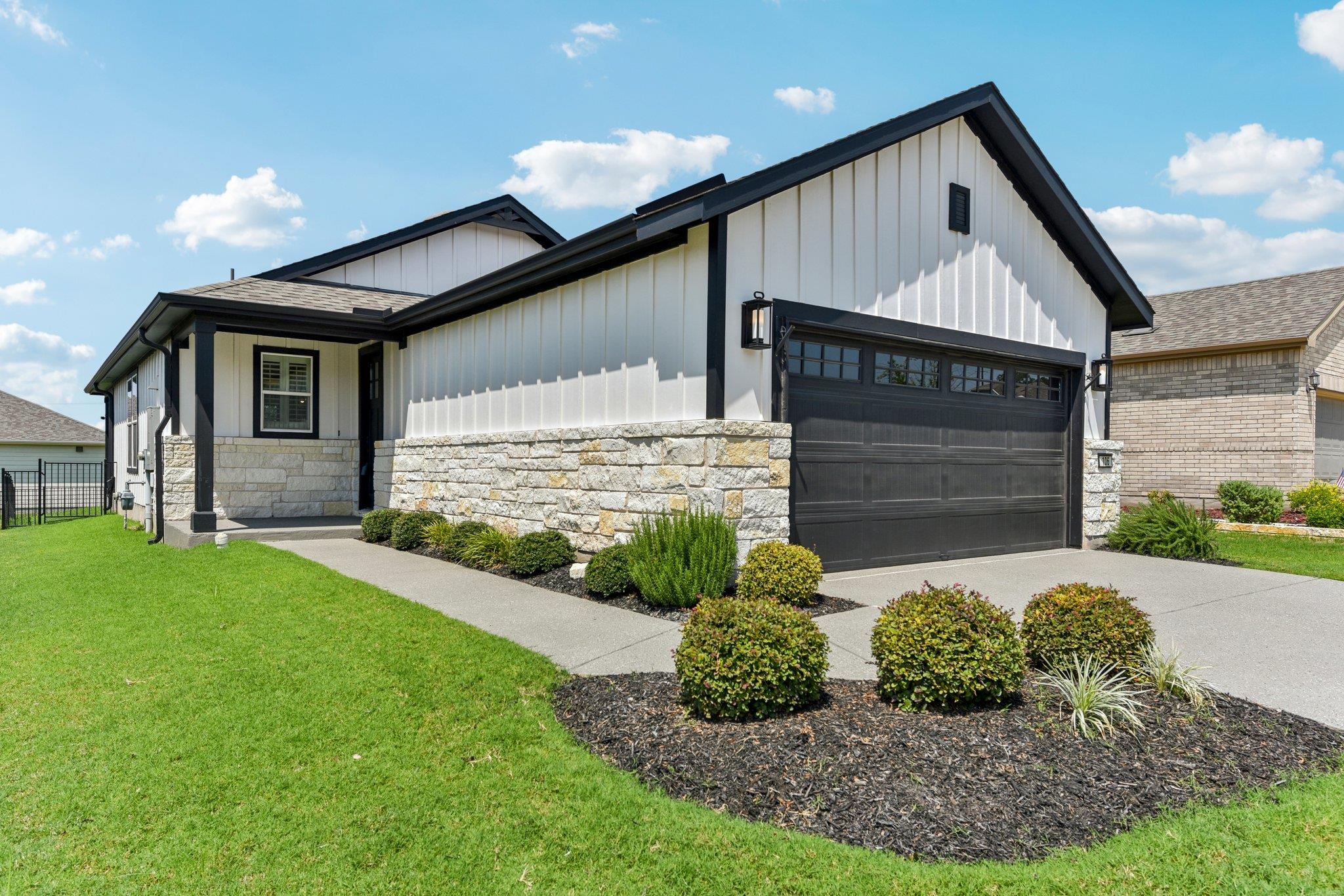 106 Kitty Hawk Rd, Georgetown, TX 78633