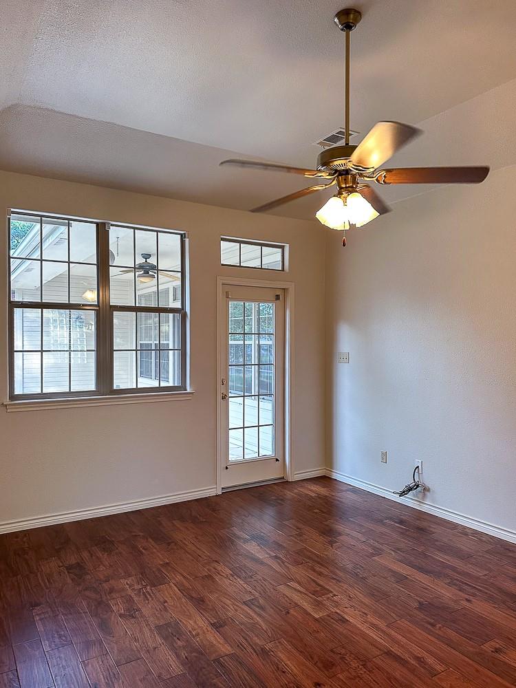 106 Vandeventer Dr, Burnet, TX 78611