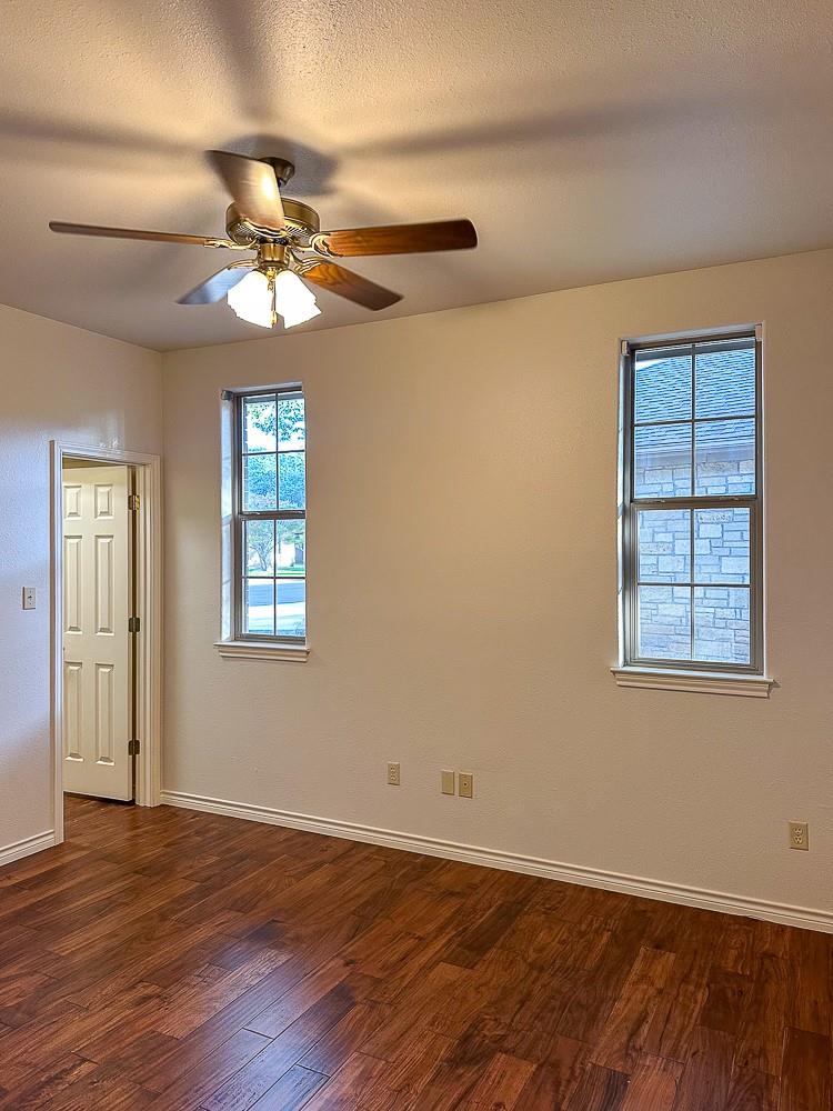 106 Vandeventer Dr, Burnet, TX 78611