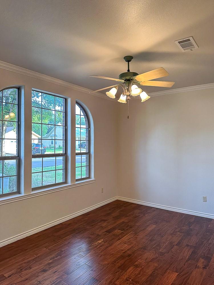 106 Vandeventer Dr, Burnet, TX 78611