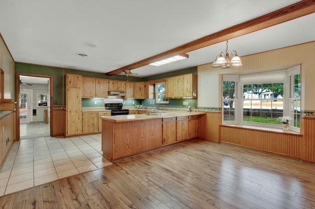 1801 N Llano St N, Fredericksburg, TX 78624