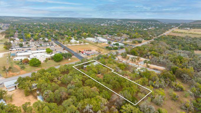 1801 N Llano St N, Fredericksburg, TX 78624