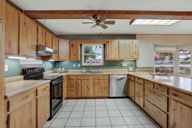 1801 N Llano St N, Fredericksburg, TX 78624