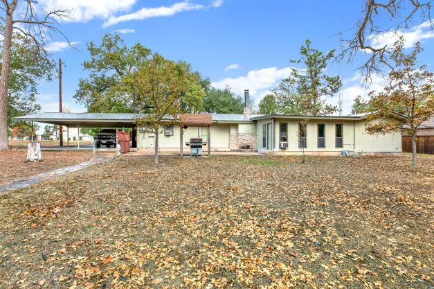 1801 N Llano St N, Fredericksburg, TX 78624