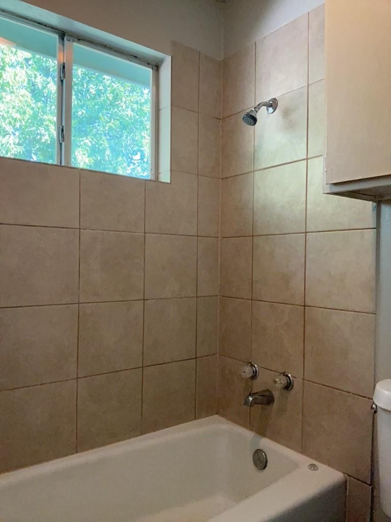 512 Lenora Dr # B, Taylor, TX 76574