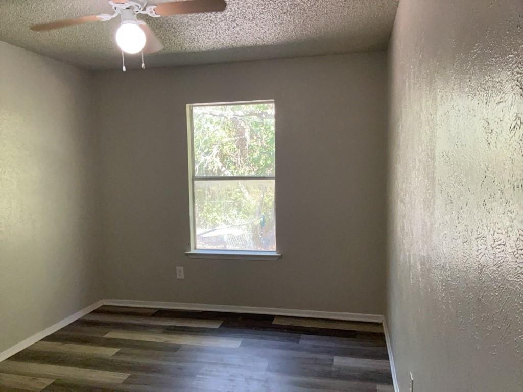 512 Lenora Dr # B, Taylor, TX 76574