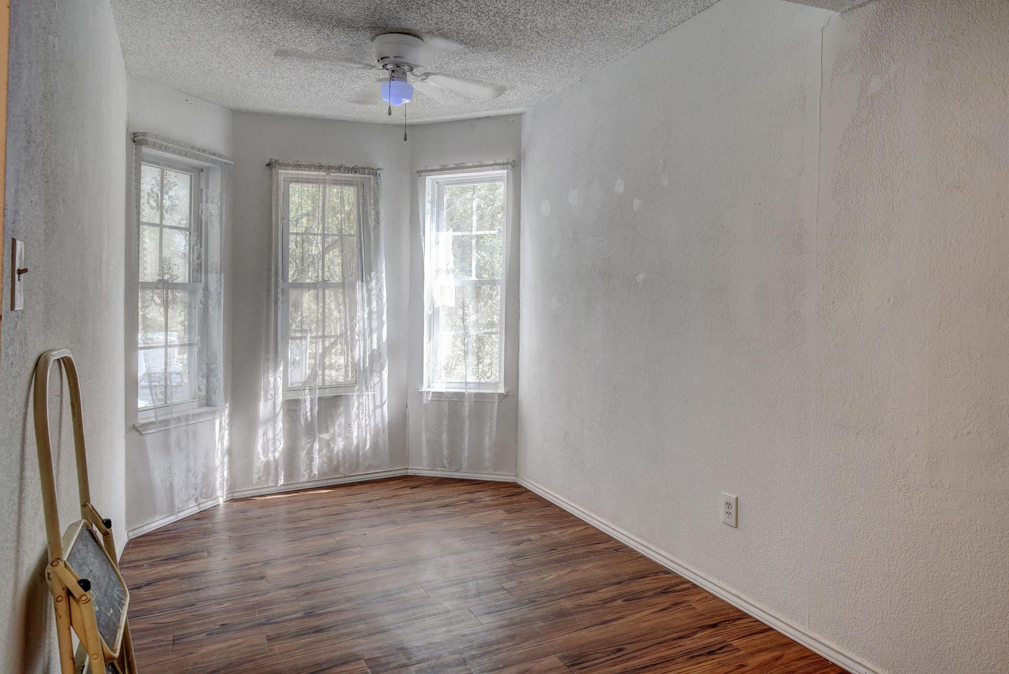 165 Thousand Oaks Dr, Cedar Creek, TX 78612