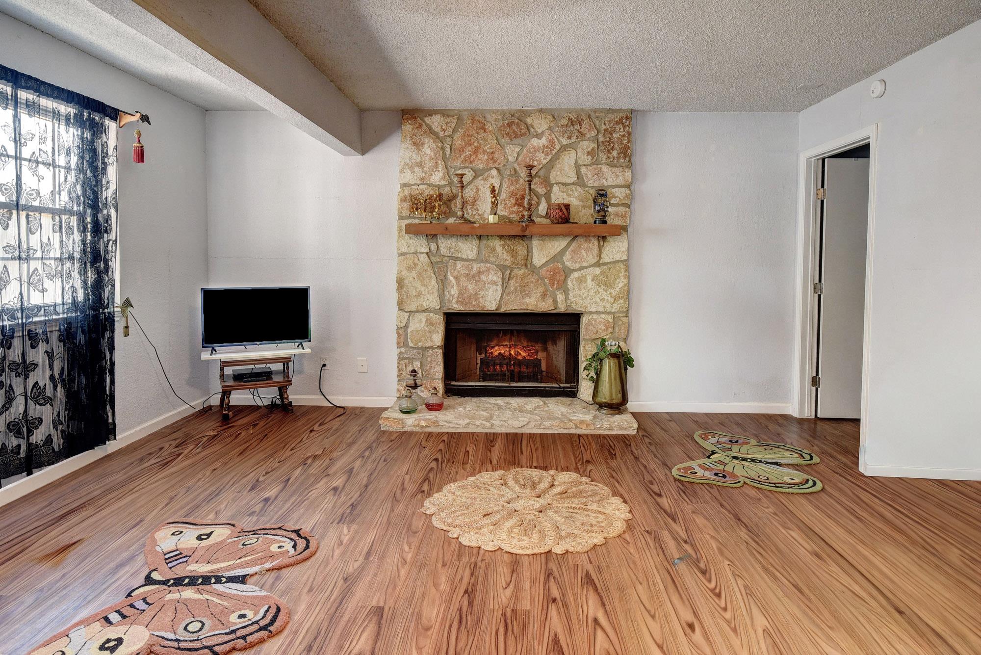 165 Thousand Oaks Dr, Cedar Creek, TX 78612