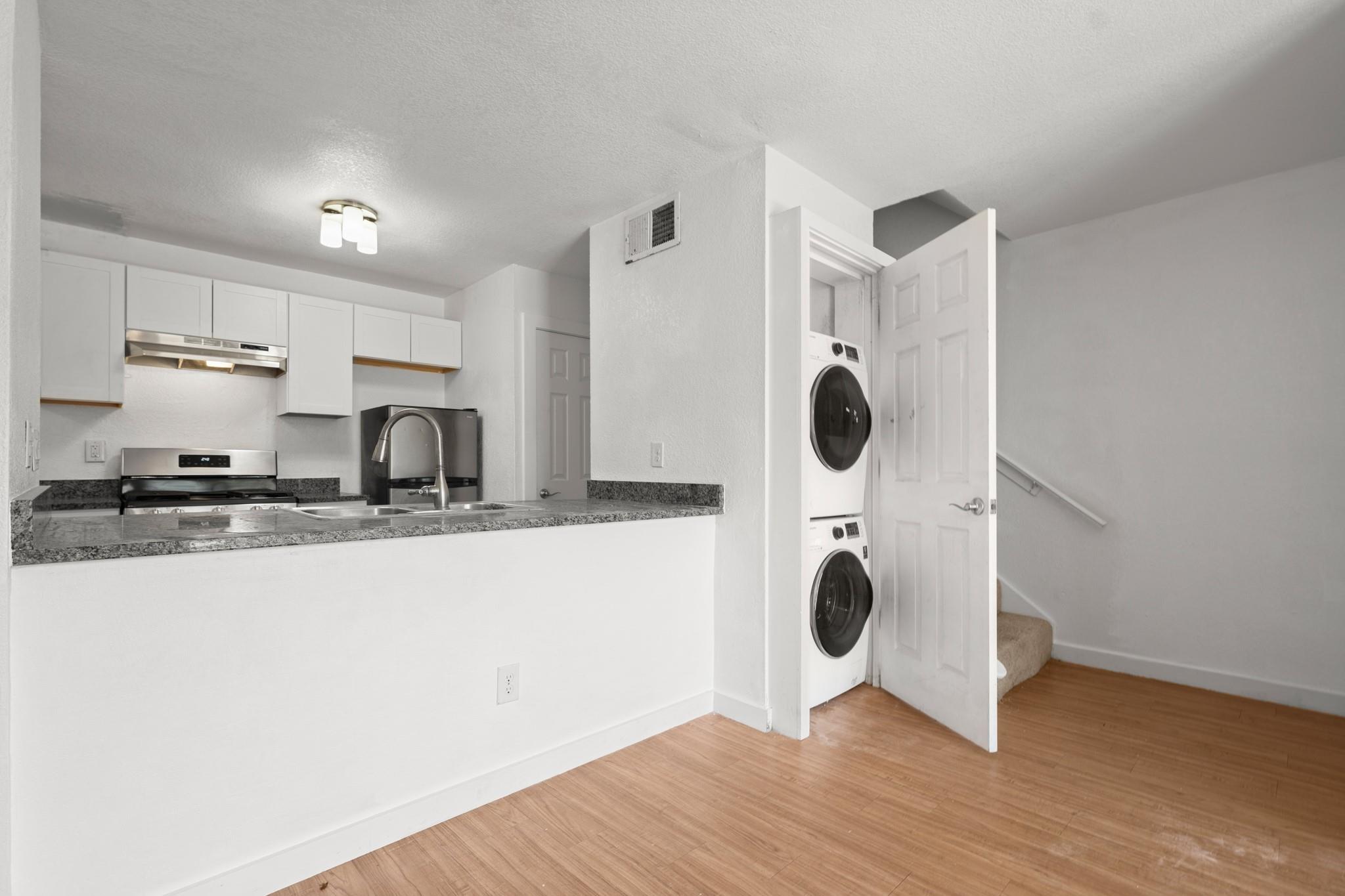 300 E Croslin St # 106, Austin, TX 78752